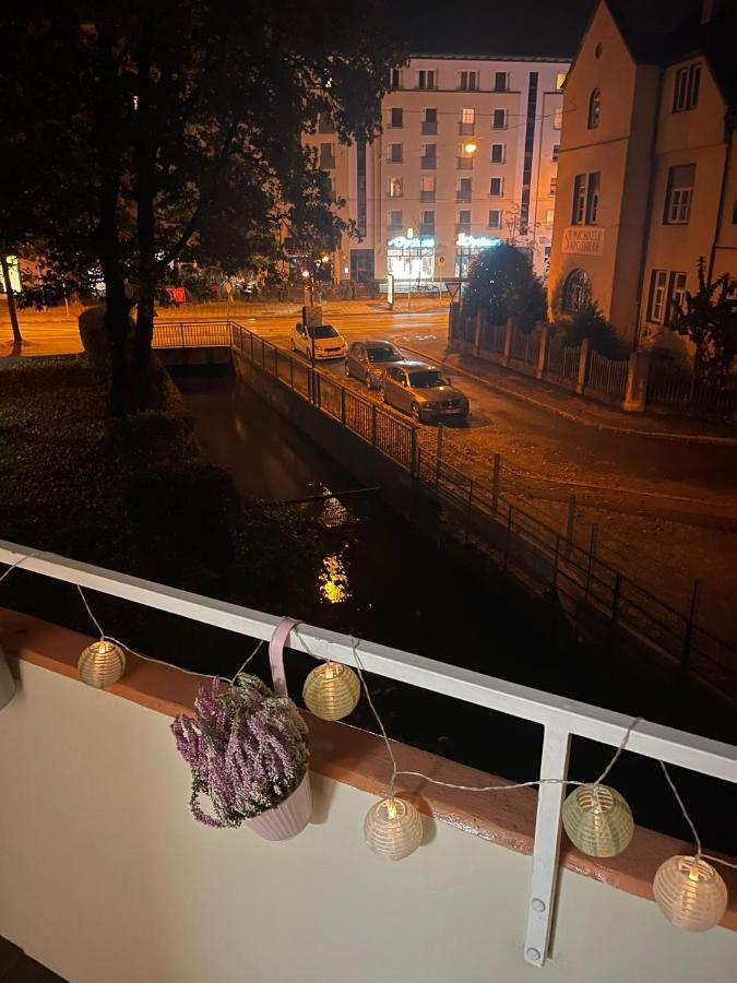 Lilis Apartment Mit Balkon Аугсбург Экстерьер фото